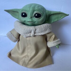 Star Wars The Child Baby Yoda/Grogu Animatronic Edition Hasbro Disney 7.2”tall